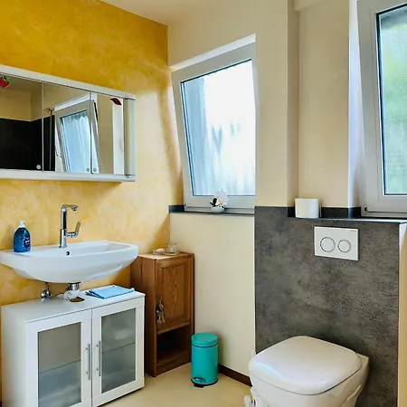 2,5-zimmerwohnung Mit Terrasse - Keine Monteure