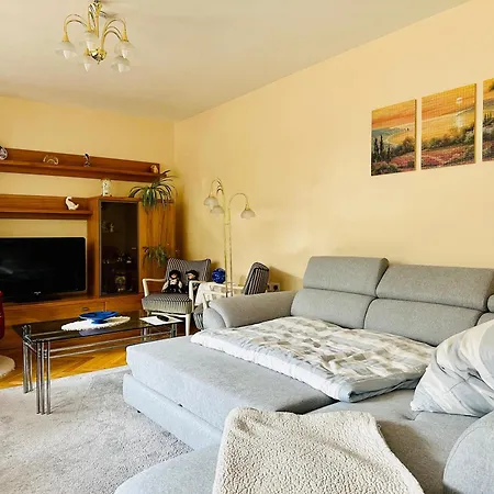 2,5-zimmerwohnung Mit Terrasse - Keine Monteure Daire